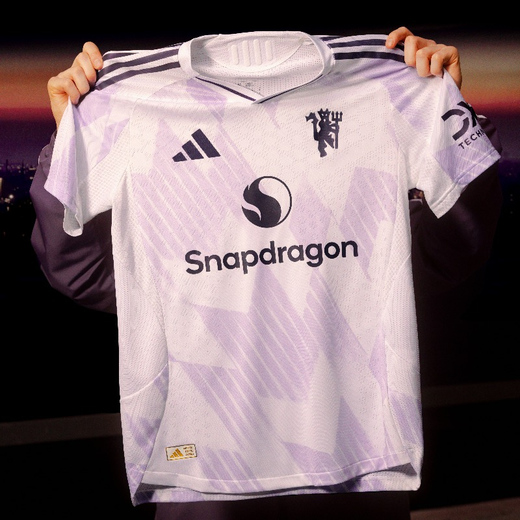 Новая выездная форма Манчестер Юнайтед на сезон 2025/26 Новая выездная форма Манчестер Юнайтед на сезон 2025/26