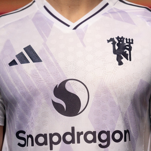 Новая выездная форма Манчестер Юнайтед на сезон 2025/26 Новая выездная форма Манчестер Юнайтед на сезон 2025/26