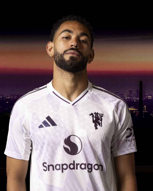 Новая выездная форма Манчестер Юнайтед на сезон 2025/26 Новая выездная форма Манчестер Юнайтед на сезон 2025/26