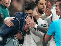 ����� ����