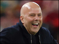 Владельцы "Ливерпуля" хотят, чтобы Слот остался на следующий сезон